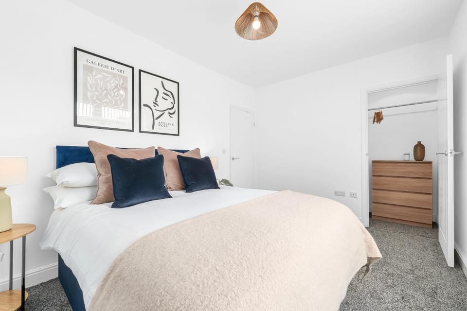 Spacious 2BDR Stanley House with Free Parking House in Newcastle-under-Lyme