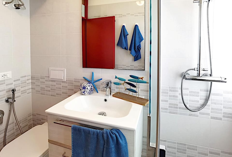 Shower, Bathroom, towels