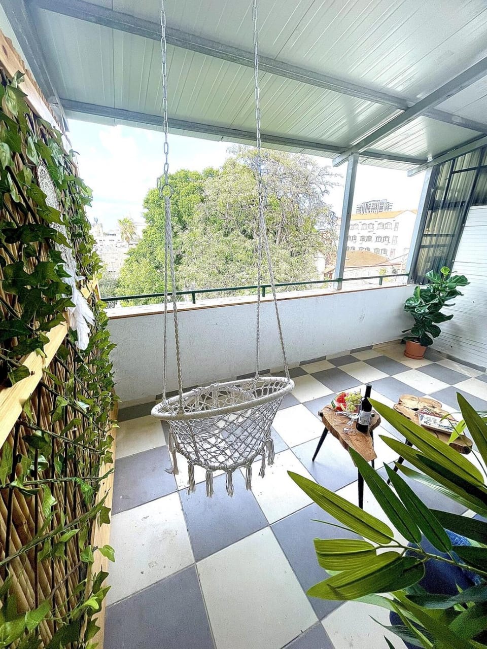 Authentic studio apartment with jacuzzi in center Apartment in Haifa