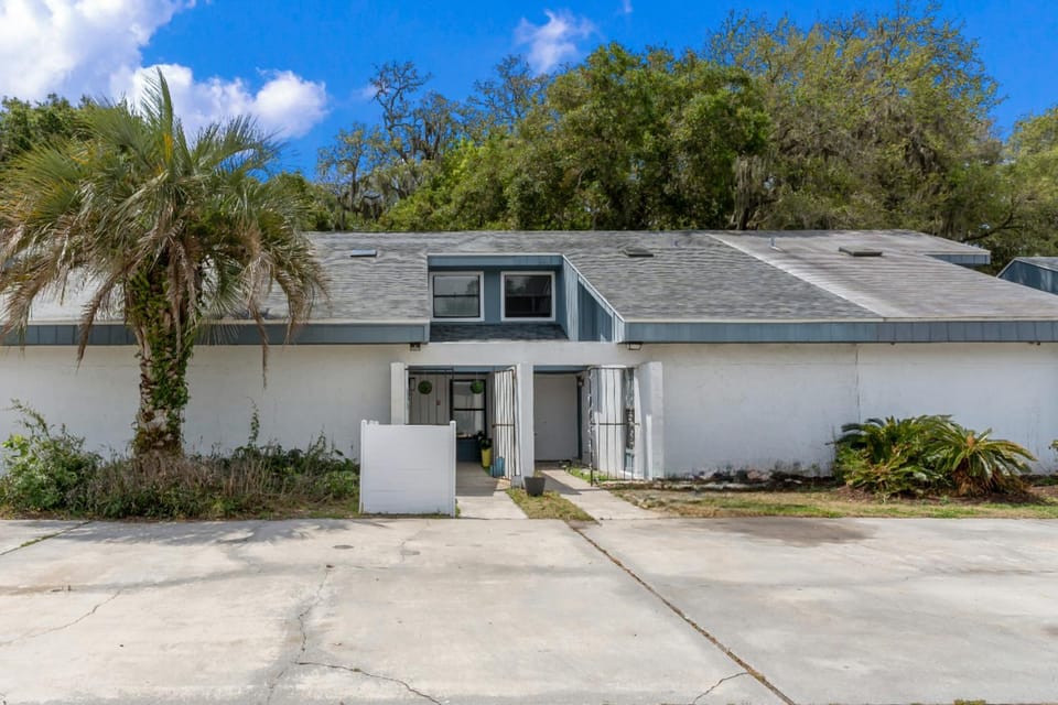 Chic Townhouse w/ Hot Tub, 4 Mi to Atlantic Beach! House in Jacksonville