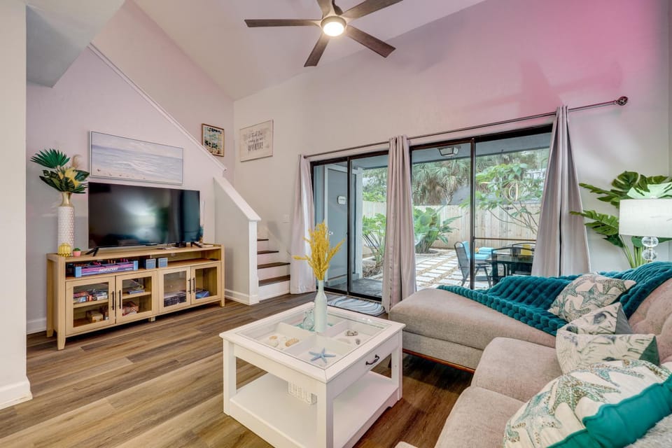 Chic Townhouse w/ Hot Tub, 4 Mi to Atlantic Beach! House in Jacksonville