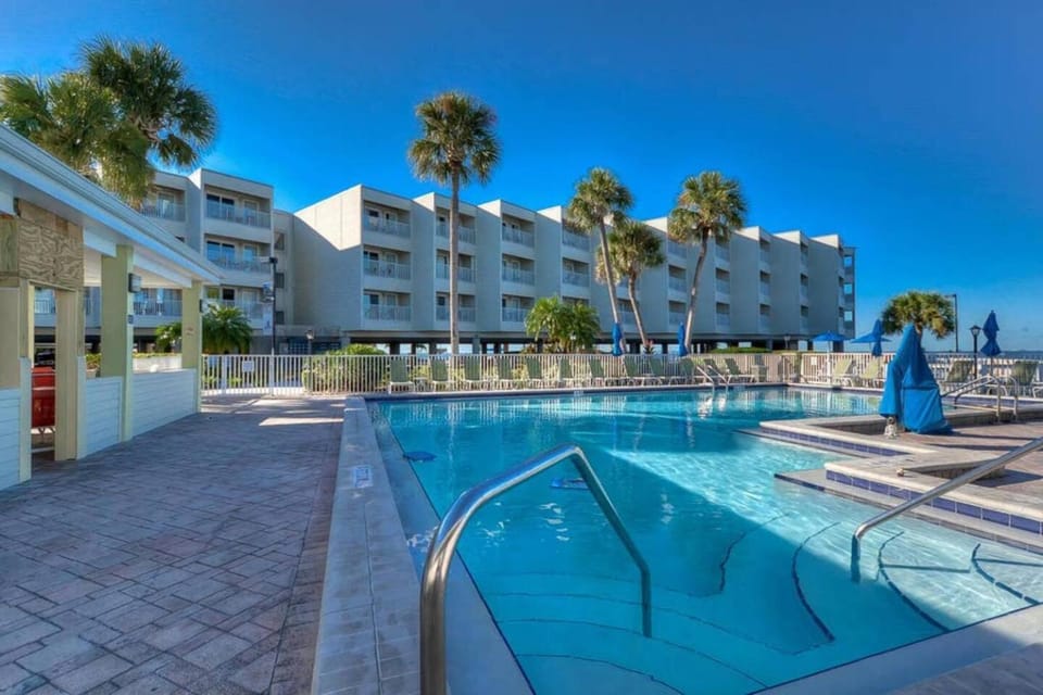Waterfront Resort Condo & Balcony Heated Pool House in Tampa