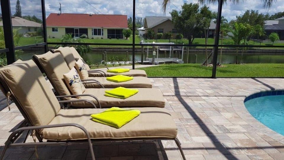 Canalfront Island Escape with Pool, Lanai & Dock - Antigua Villa - Roelens House in Cape Coral