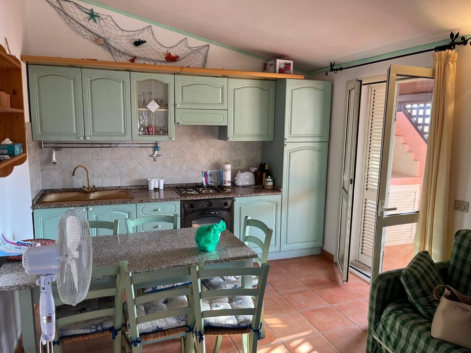 Kitchen or kitchenette, Living room