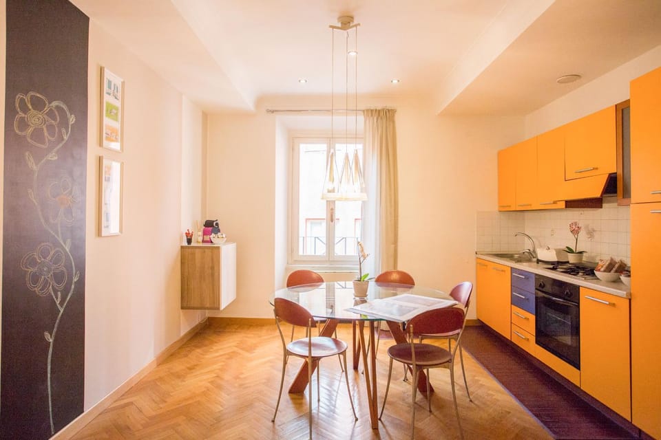 Coffee/tea facilities, Kitchen or kitchenette, Dining area