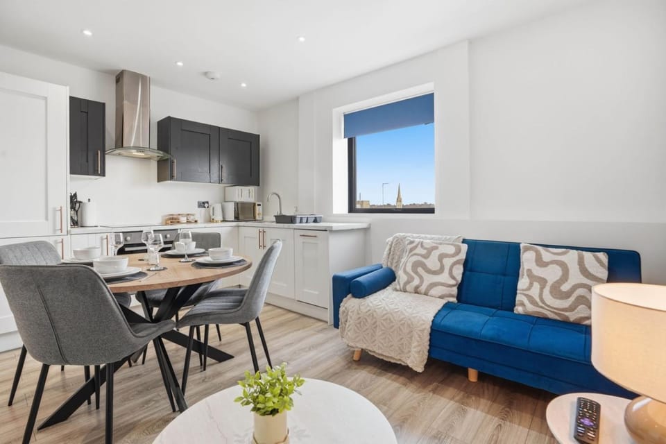 City Centre FREE Parking Sleeps 5 Contractors and Families With View Apartment in Norwich