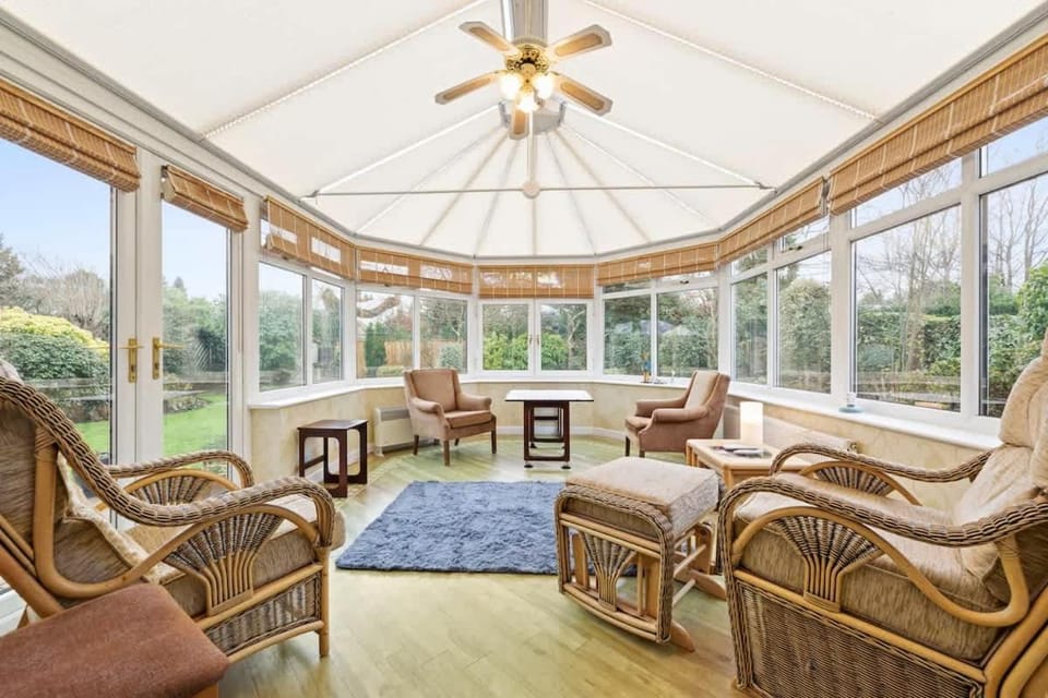 3 Bed Hale Barns Home Near Airport House in England