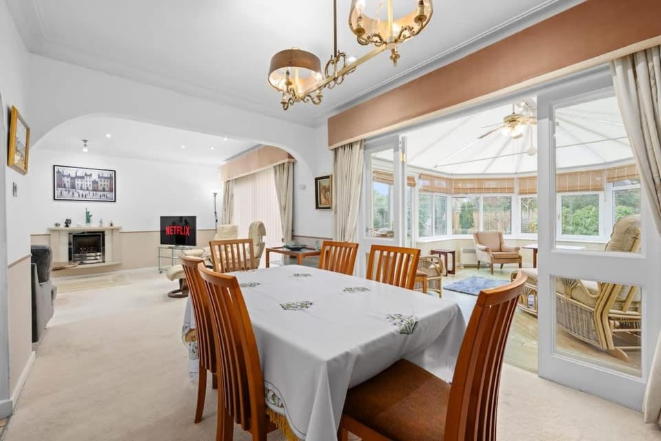 3 Bed Hale Barns Home Near Airport House in England