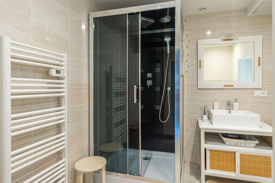 Bathroom, Living room