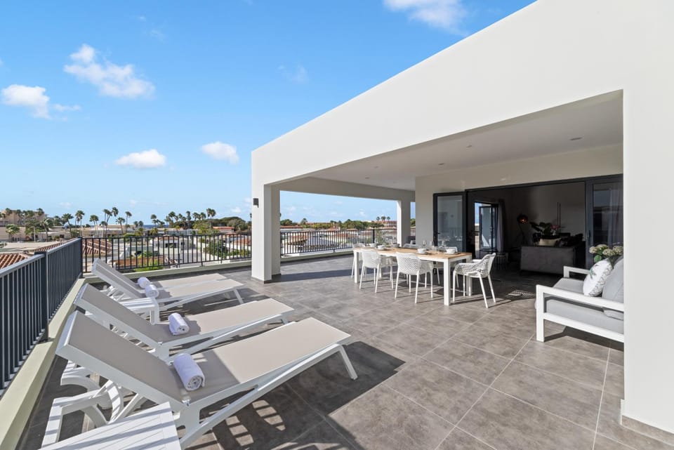 Penthouse Casa James, Mambo Beach, Jacuzzi & Sea View Campground/ 
RV Resort in Willemstad