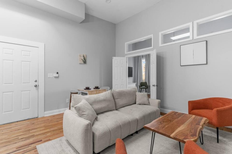 Steps from Soulard Farmers Market| Private Balcony Apartment in Saint Louis