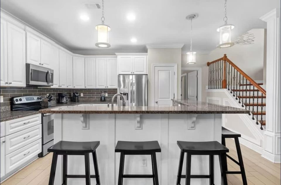 Kono Breeze 4 BR Destin Vacation Home Near Crystal Beach Resort Pool + Prime Location House in Destin