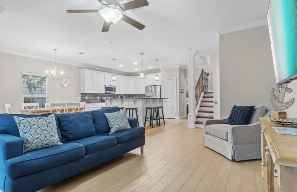 Kono Breeze 4 BR Destin Vacation Home Near Crystal Beach Resort Pool + Prime Location House in Destin