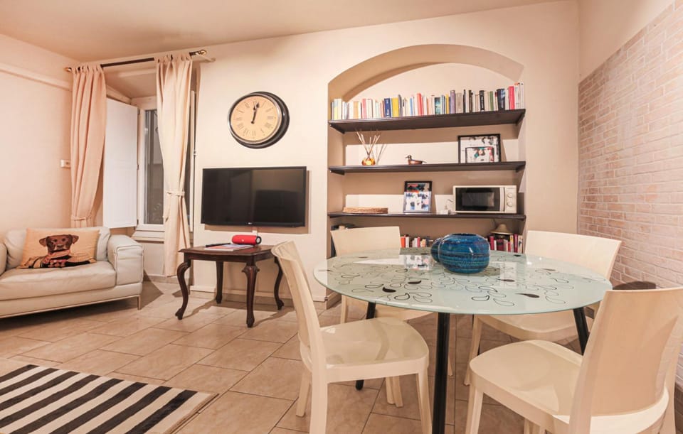 TV and multimedia, Living room, Dining area