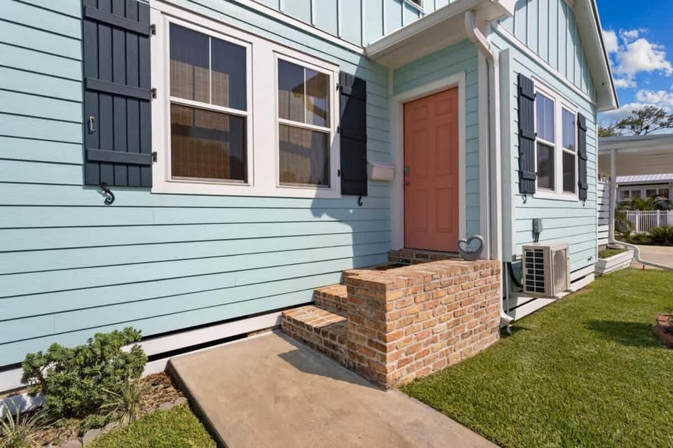 Honeymoon Suite with Shared POOL House in Bay Saint Louis