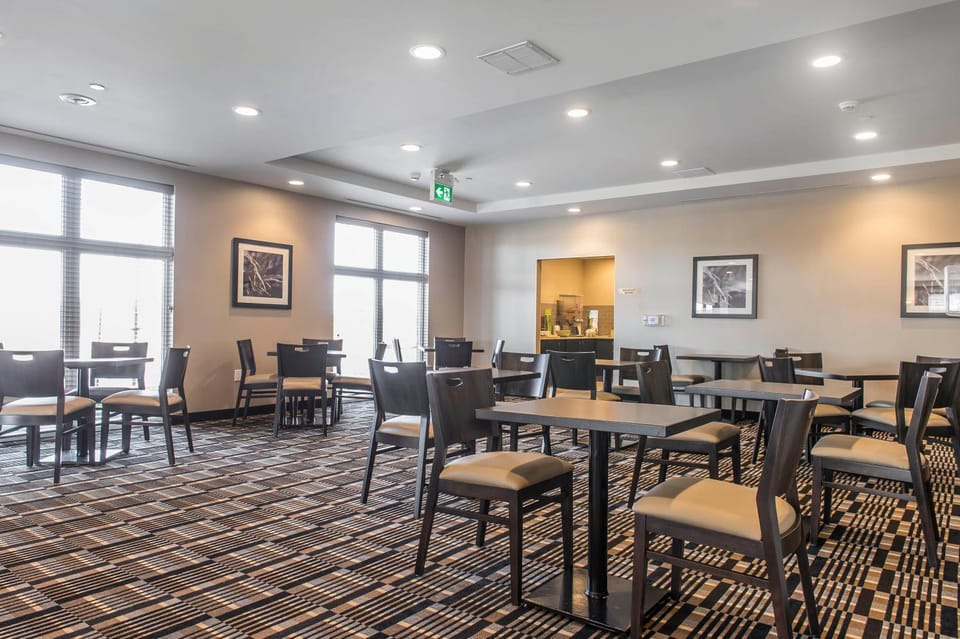 Restaurant/places to eat, Dining area