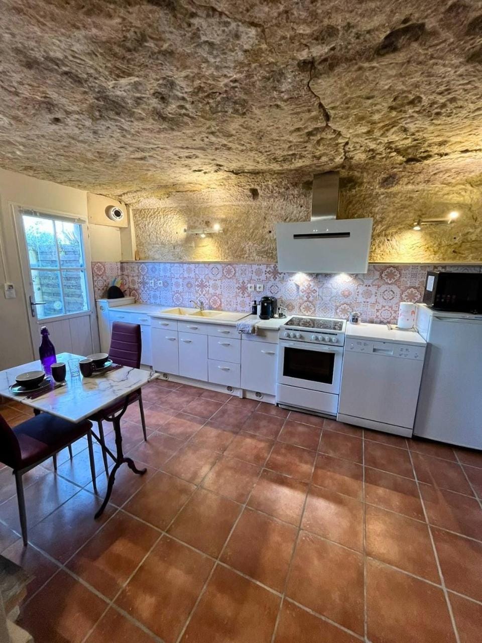 Kitchen or kitchenette, dishwasher, oven, pet friendly, stove