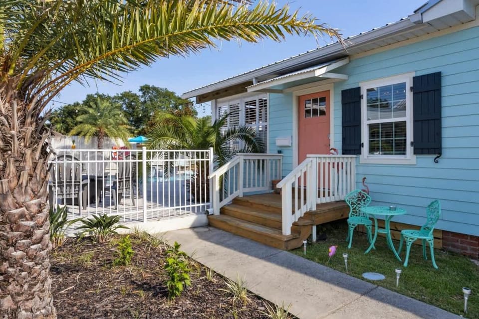 Suite Flamingo Pointe with Shared POOL Apartment in Bay Saint Louis