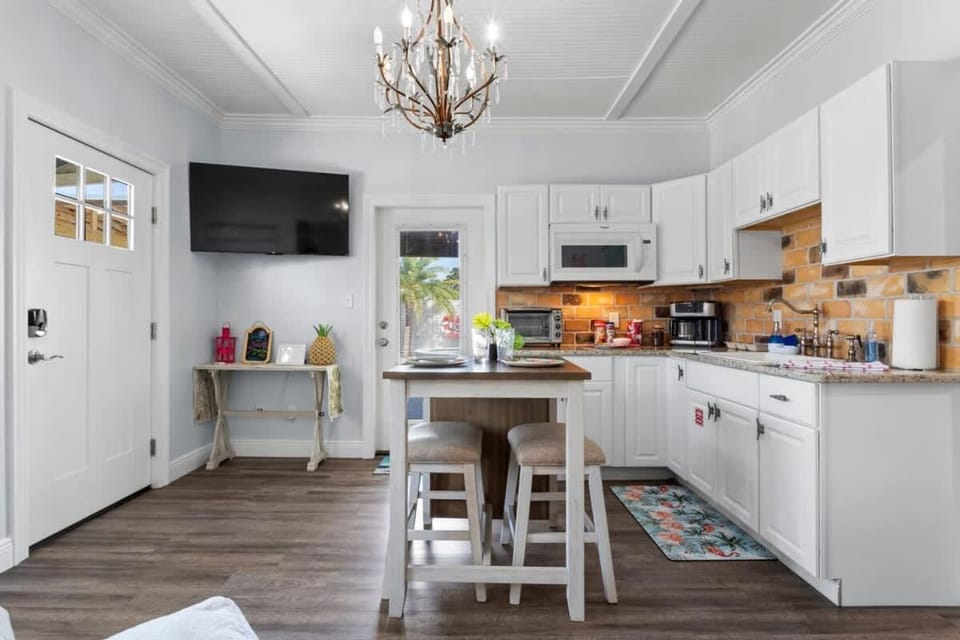 Suite Flamingo Pointe with Shared POOL Apartment in Bay Saint Louis