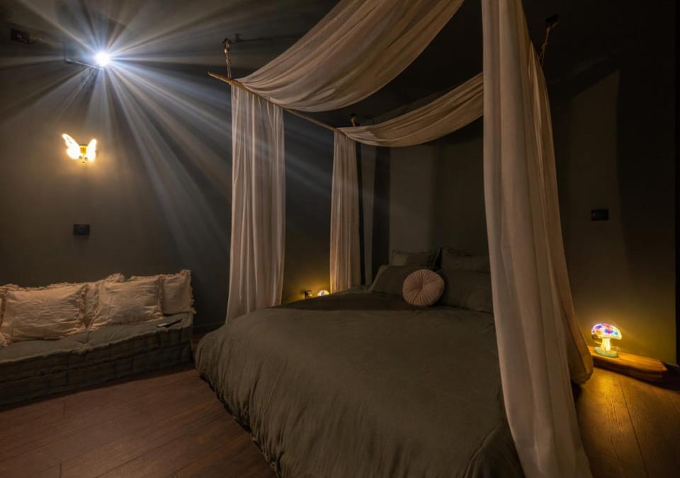 Bed, Night, TV and multimedia, Decorative detail, Bedroom