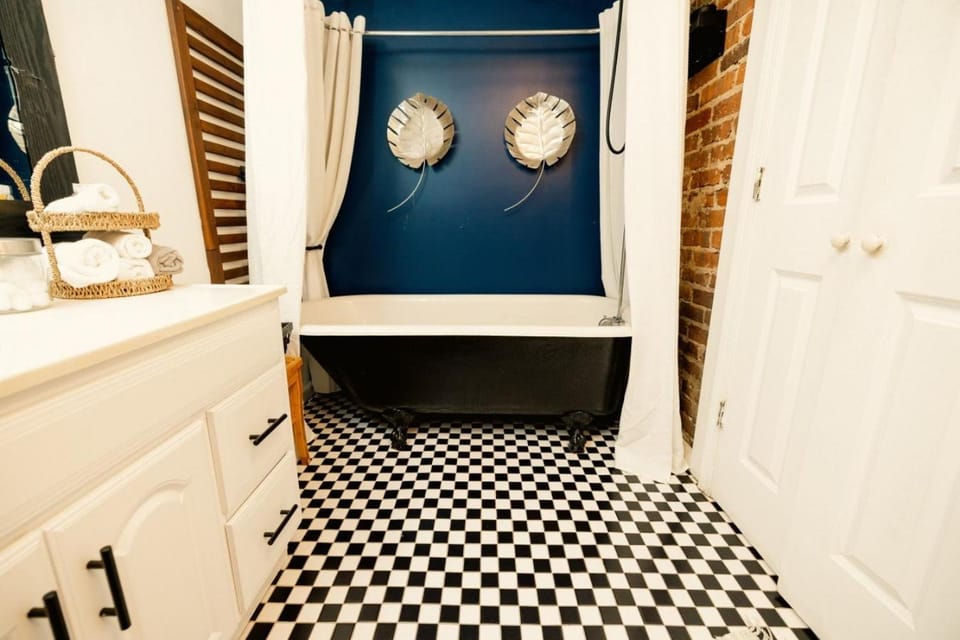 Ground floor flat at Virginia Highlands Apartment in Virginia Highland