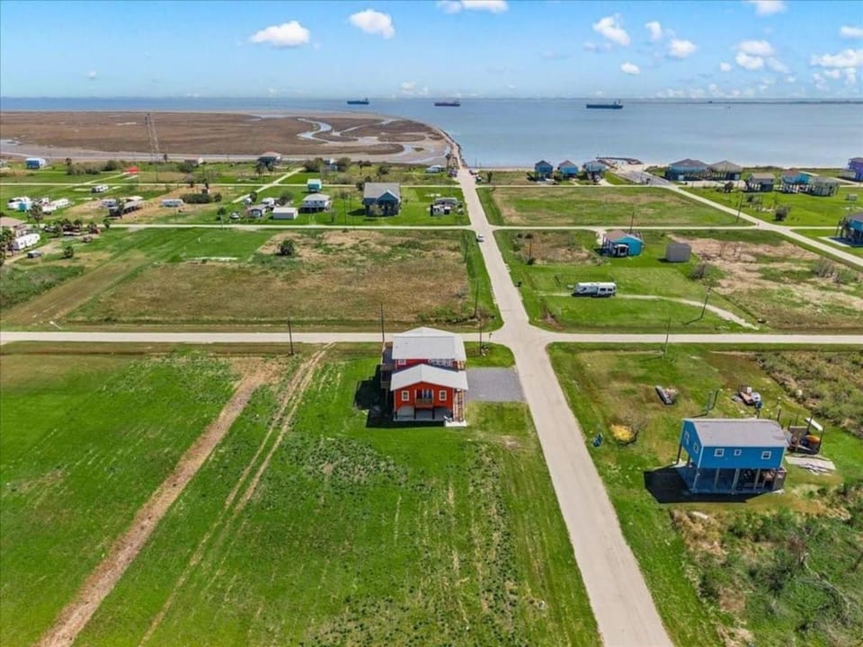 6 Bedroom, 3 unit Triplex in Crystal Beach House in Texas City