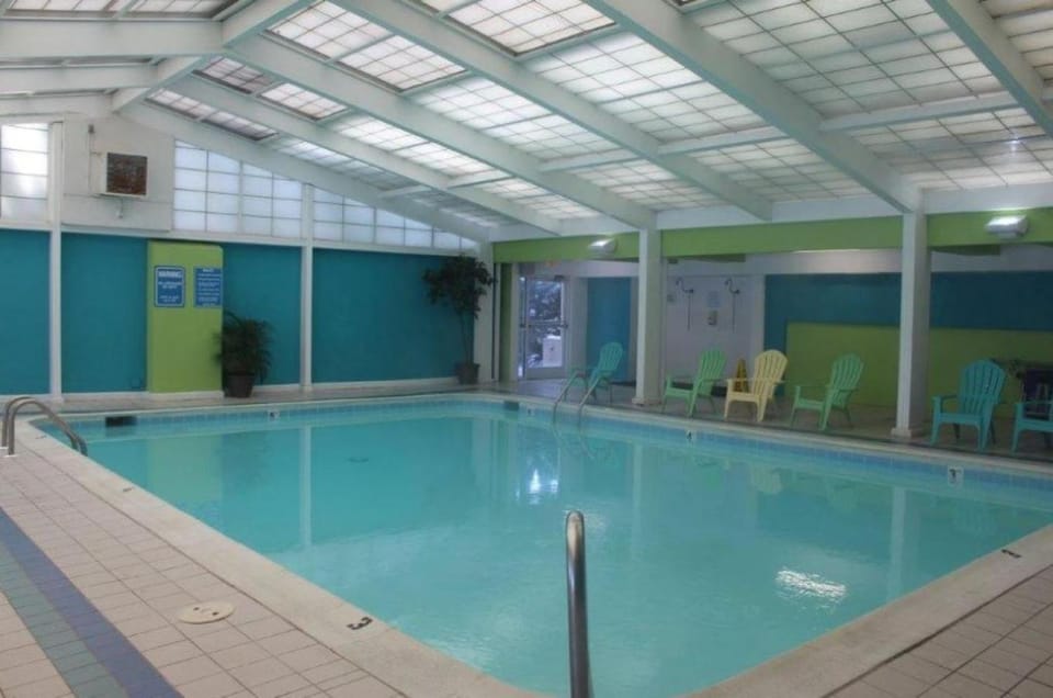 New / Oceanfront Beach Condo, Pool, Gym, Fishing House in Dam Neck