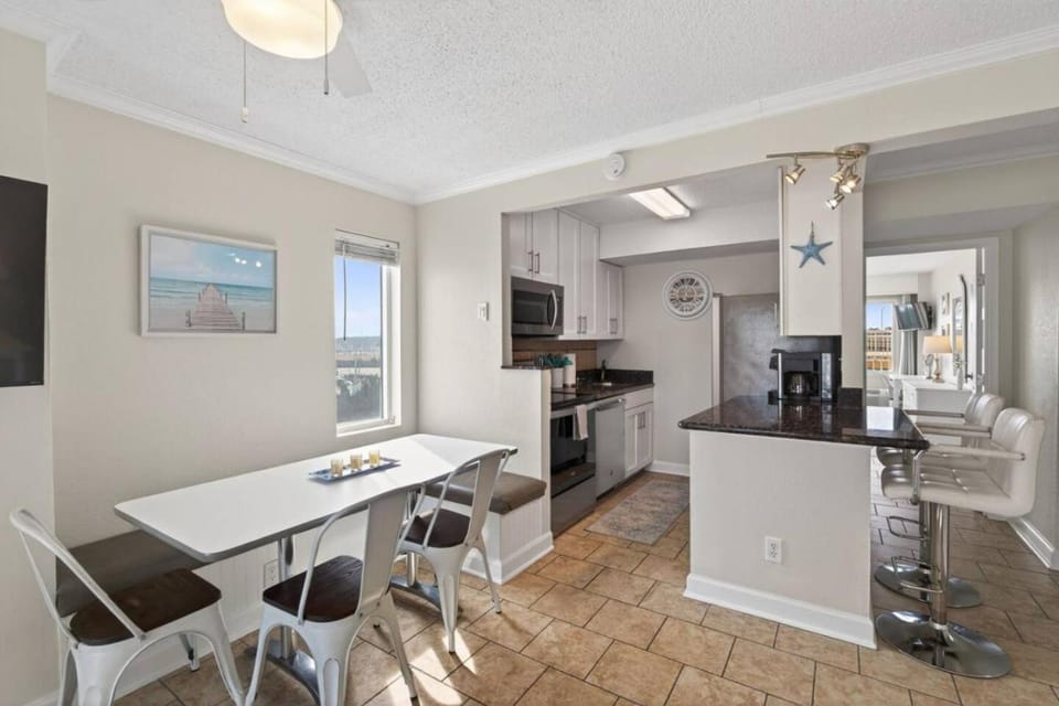 New / Oceanfront Beach Condo, Pool, Gym, Fishing House in Dam Neck