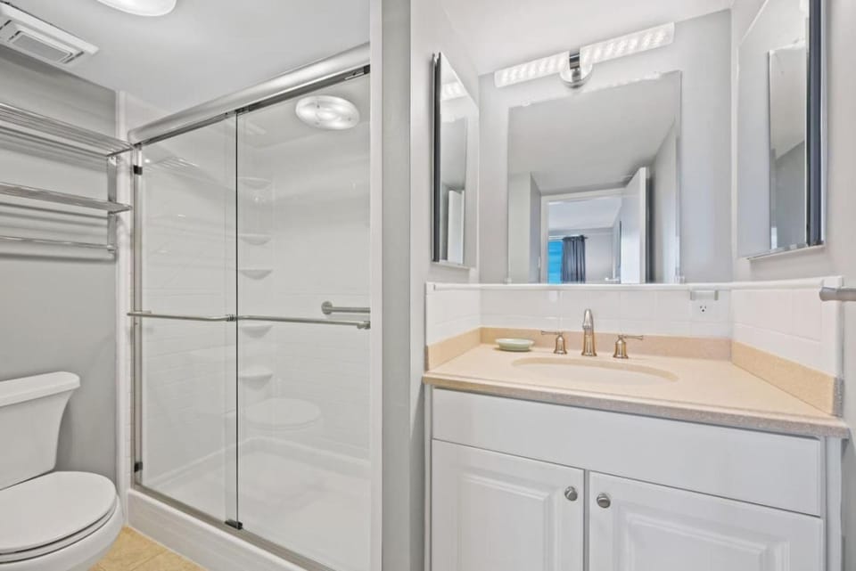 Oceanfront Condo/ Pool/ Surfing/ Fishing / EW 1002 House in Virginia Beach