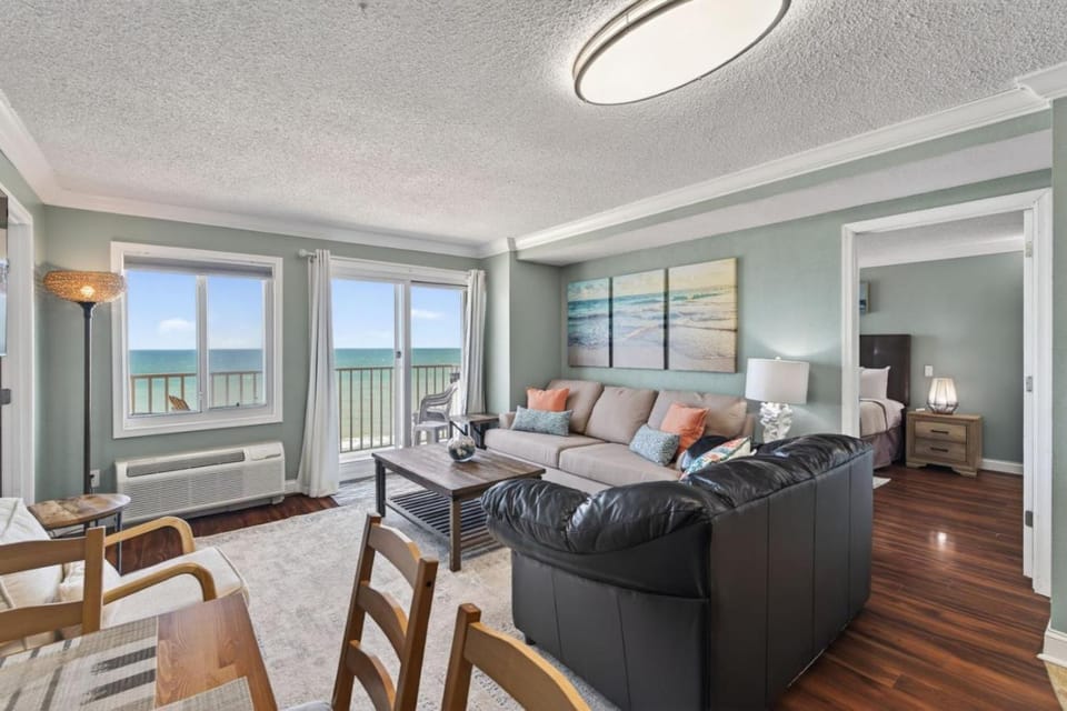 Oceanfront Beach Condo, Pool, Gym, Fishing Surfing House in Dam Neck