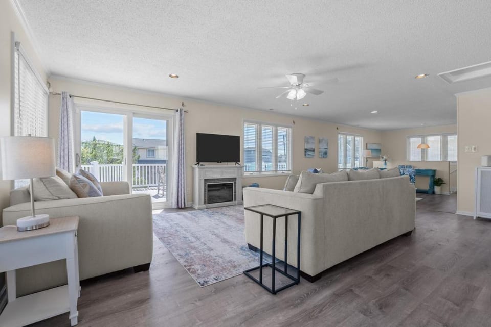 New! Sandbridge Beach, 5bd/3Bth, Boat, Surf, Swim House in Sandbridge