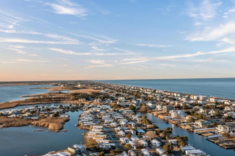 New! Island Breeze/3Bd/Oceanfront/ Beach/Pool/Gym House in Sandbridge
