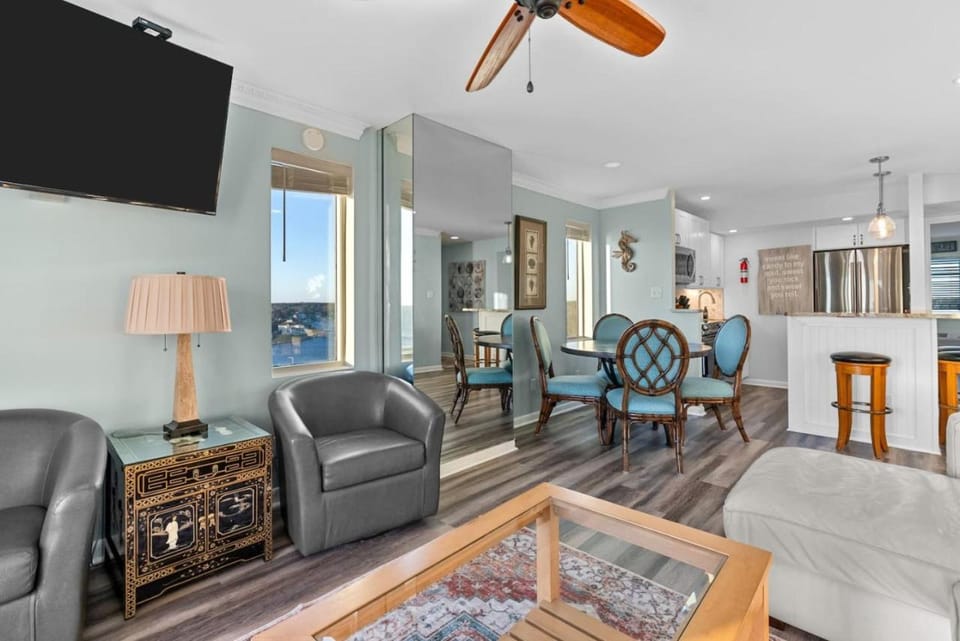 Oceanfront Beach Condo, Pool, Gym, Fishing Surfing House in Dam Neck