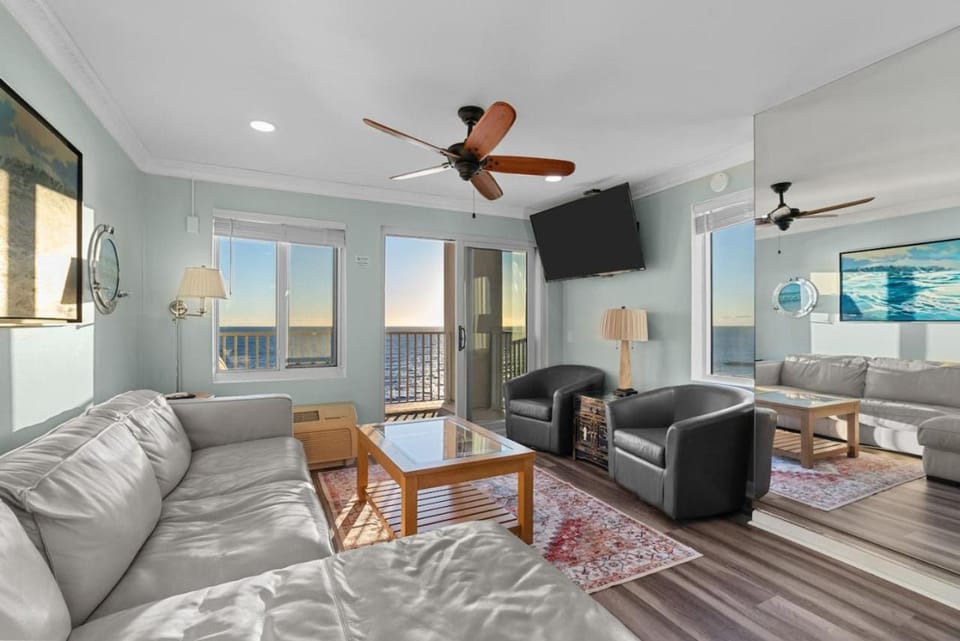 Oceanfront Beach Condo, Pool, Gym, Fishing Surfing House in Dam Neck