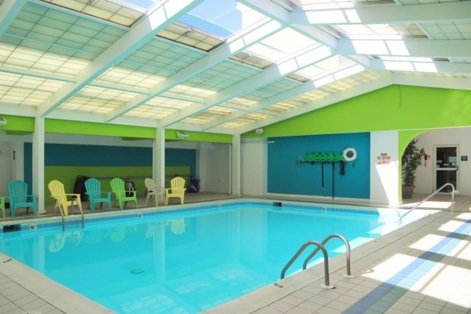 Oceanfront Beach Condo, Pool, Gym, Fishing Surfing House in Dam Neck