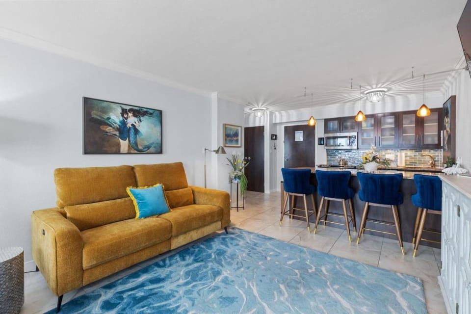 Oceanfront Beach Condo, Pool, Gym, Fishing Surfing House in Dam Neck