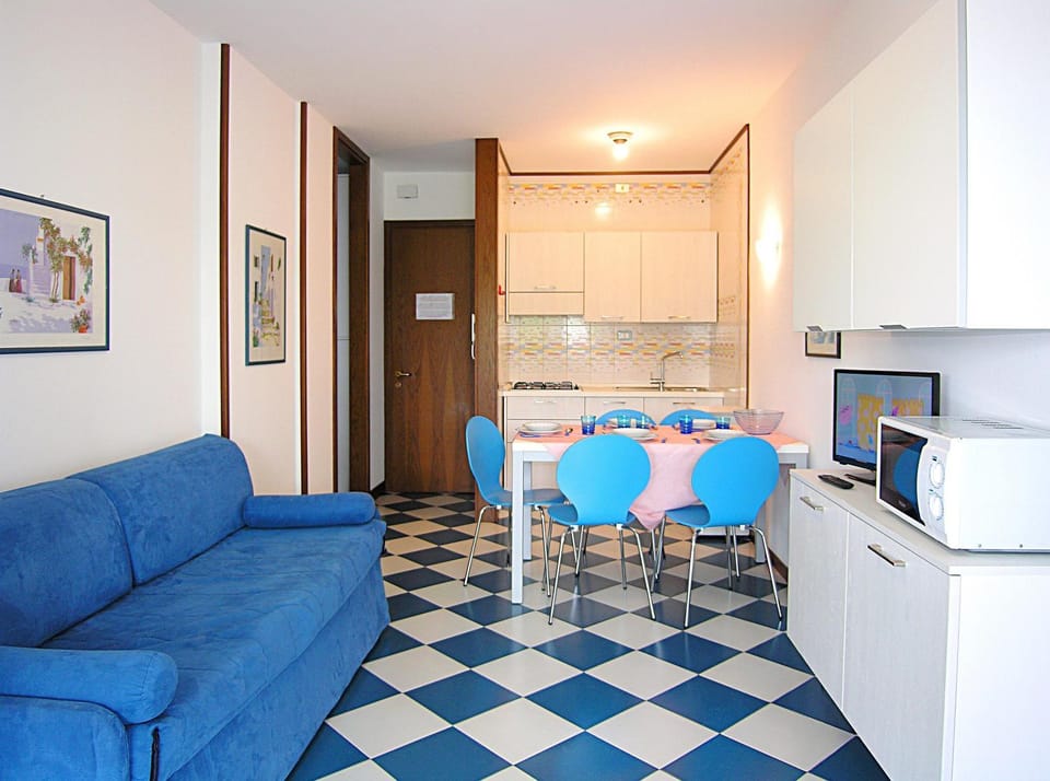 TV and multimedia, Kitchen or kitchenette, Living room, Dining area