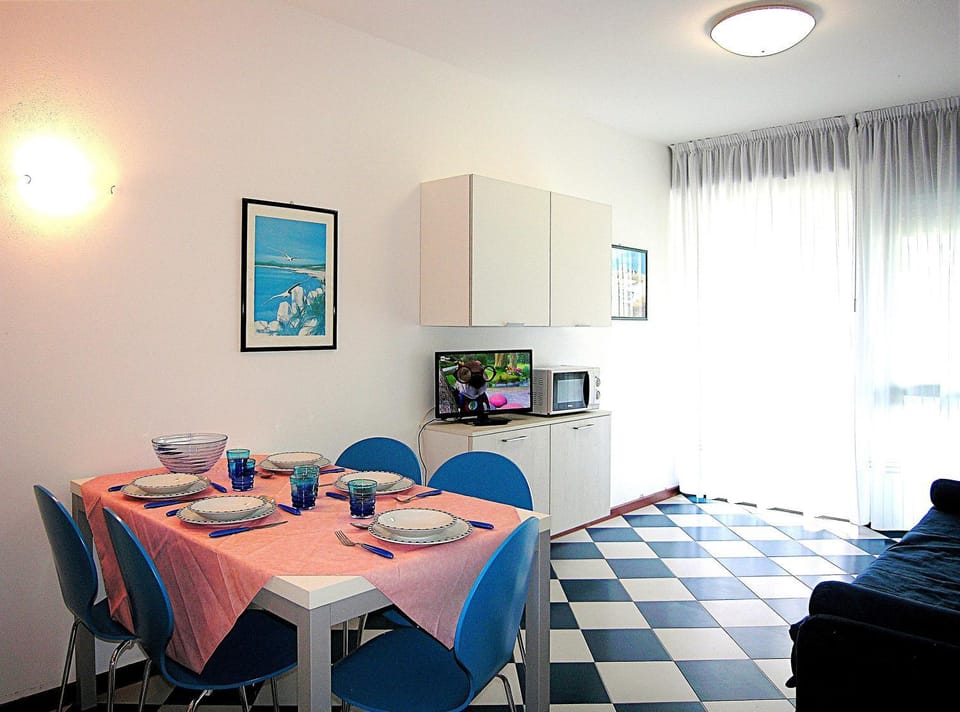 TV and multimedia, Living room, Dining area
