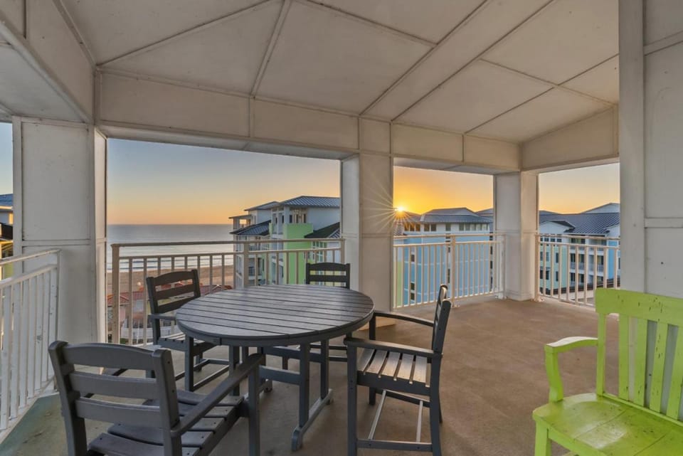 Sanctuary ~Penthouse 438 House in Sandbridge