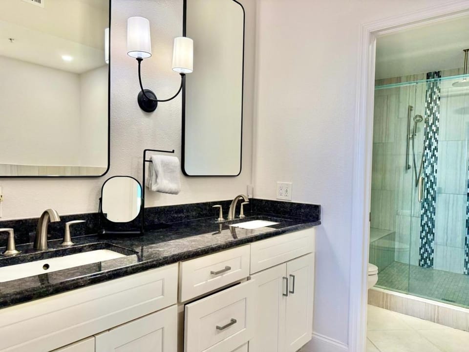 Shower, Bathroom, Bath, towels