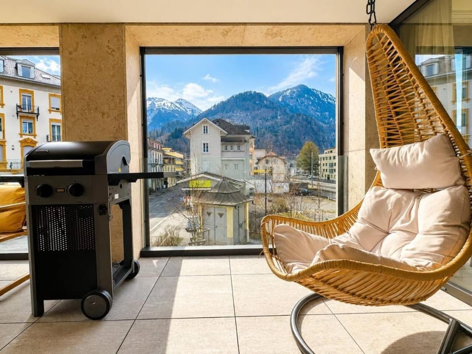 Jungfrau View Luxury Apartment at Interlaken West Station with Terrace and AC Apartment in Interlaken