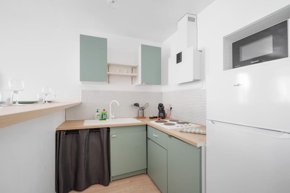 Coffee/tea facilities, microwave, stove, washing machine, kitchen