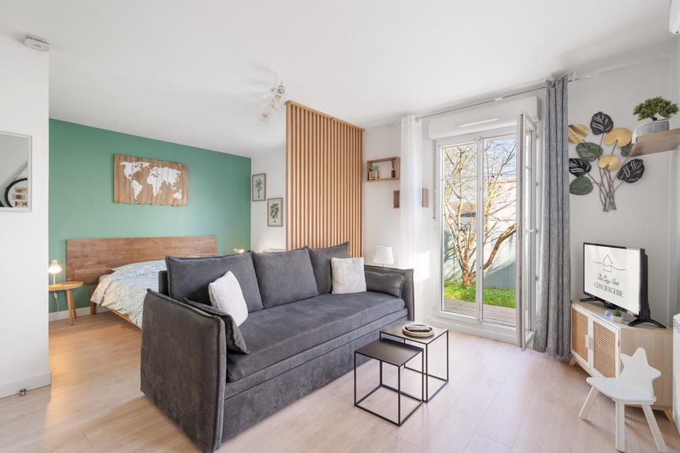 Living room, Garden view