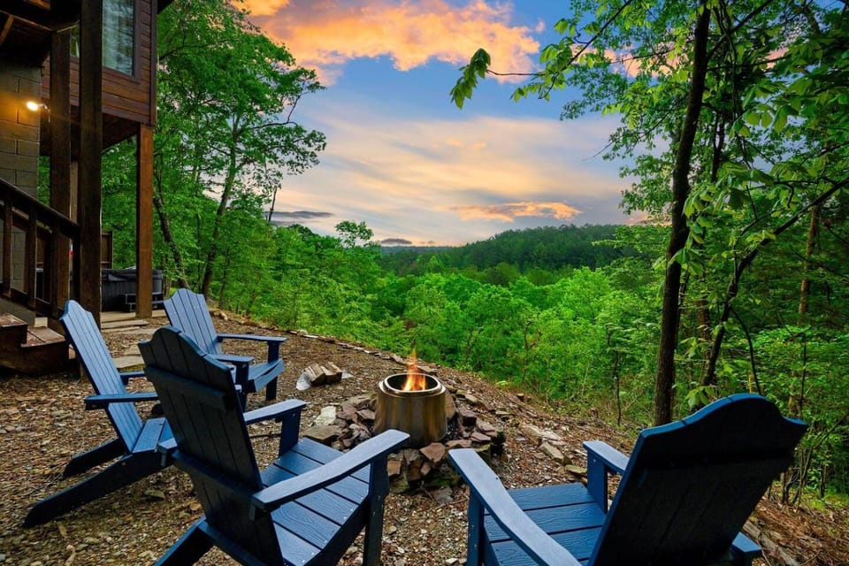 OMG Views-5 Min to Hochatown-Hot Tub-Firepit-Bathtub-Deck House in Oklahoma