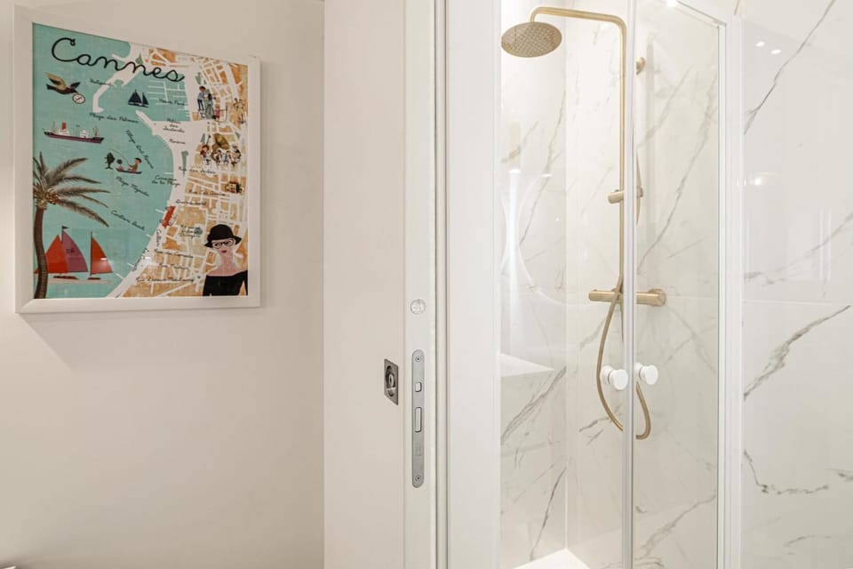 27 VAUTRIN - Modern and renovated studio Cannes city centre Apartment in Cannes