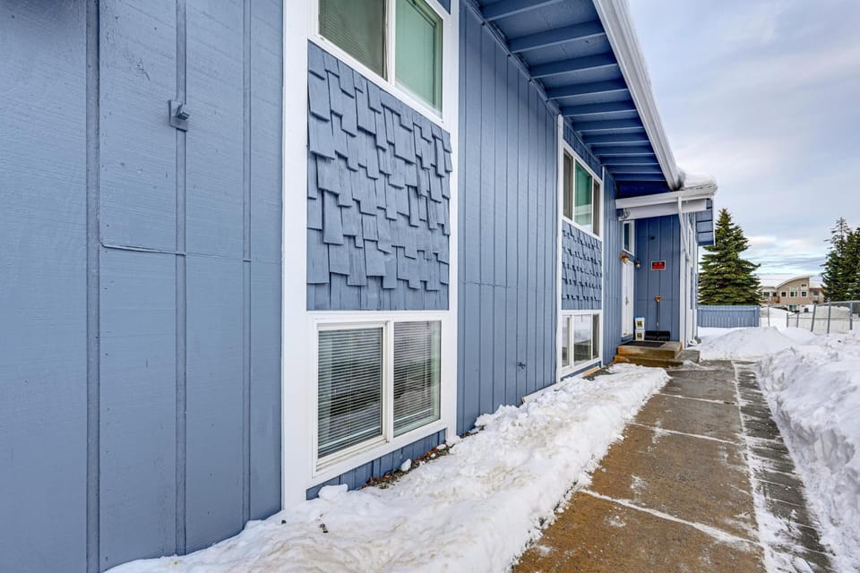 Easily Explore Anchorage! Modern Duplex Near Town House in Anchorage