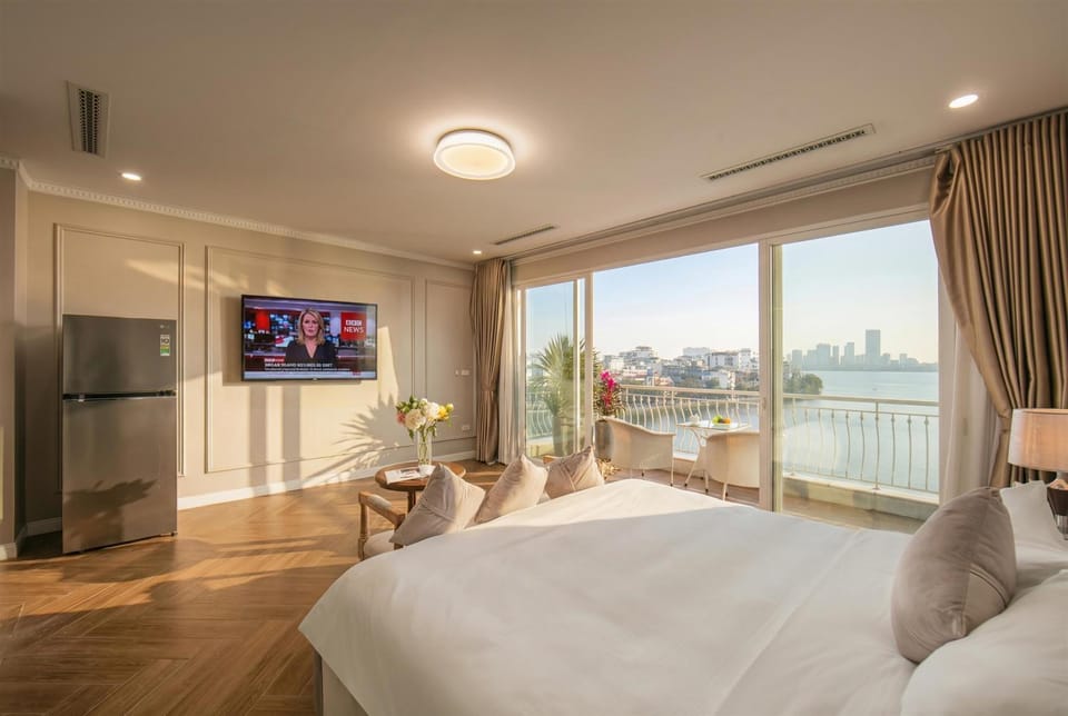 View (from property/room), Balcony/Terrace, Photo of the whole room, Seating area, Bedroom