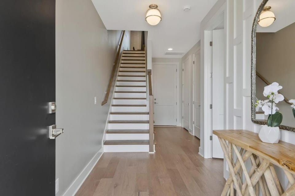 Music City Mansion! 2mi to Broadway, 12 beds House in Nashville