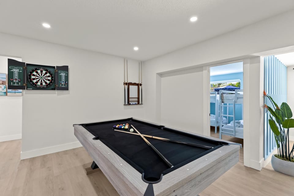 Cove Oasis, Heated Pool, Fire Pit, Family Fun House in Deerfield Beach