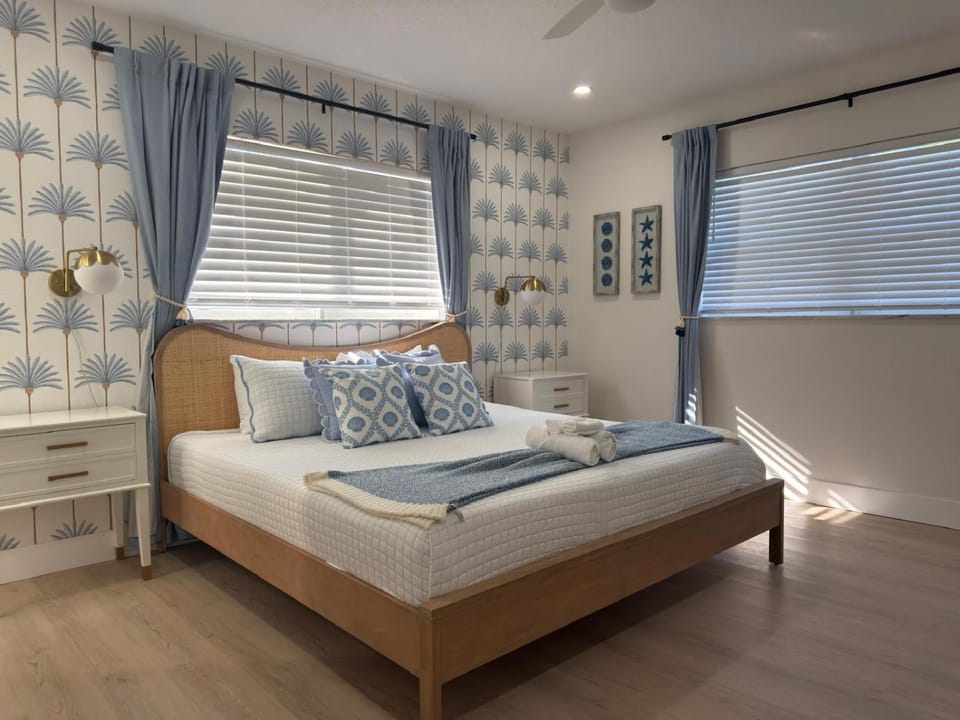 Cove Oasis, Heated Pool, Fire Pit, Family Fun House in Deerfield Beach